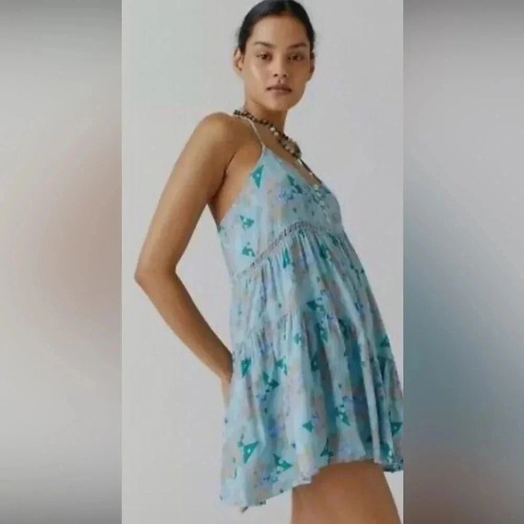 💙 URBAN OUTFITTERS Georgia Tiered Floral Loose Strappy Back Dress Medium‎ NWT - Picture 3 of 7